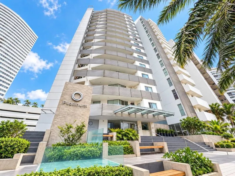Departamento amoblado de 1 dormitorio en alquiler en Torre Platinium 1
