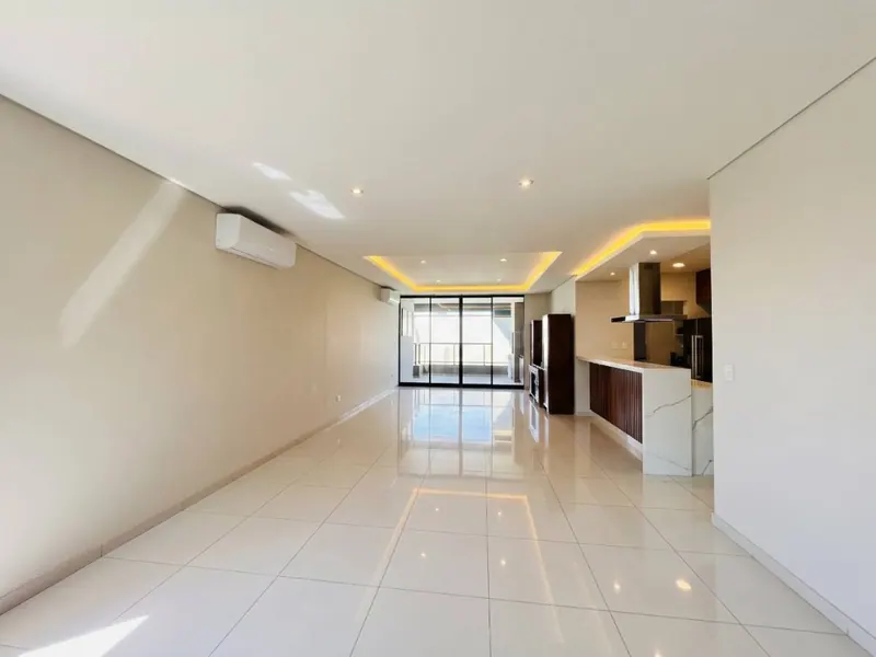 Casa de 5 dormitorios en esquina en venta en el condominio Urubó Nord: foto 2 de 27