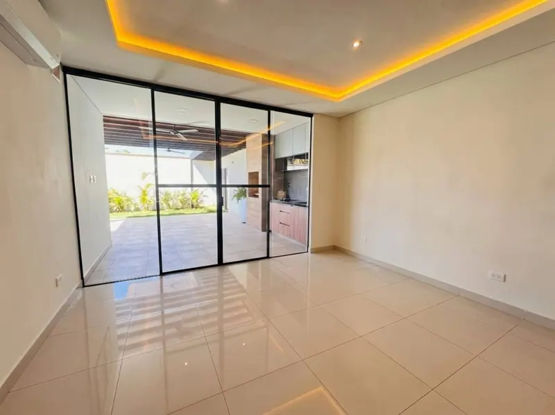 Casa de 5 dormitorios en esquina en venta en el condominio Urubó Nord: foto 7 de 27