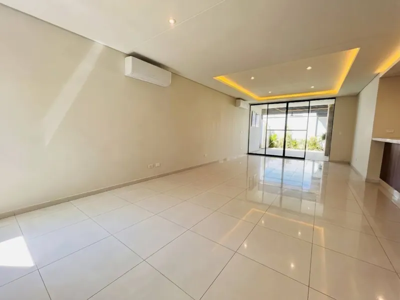 Casa de 5 dormitorios en esquina en venta en el condominio Urubó Nord: foto 8 de 27