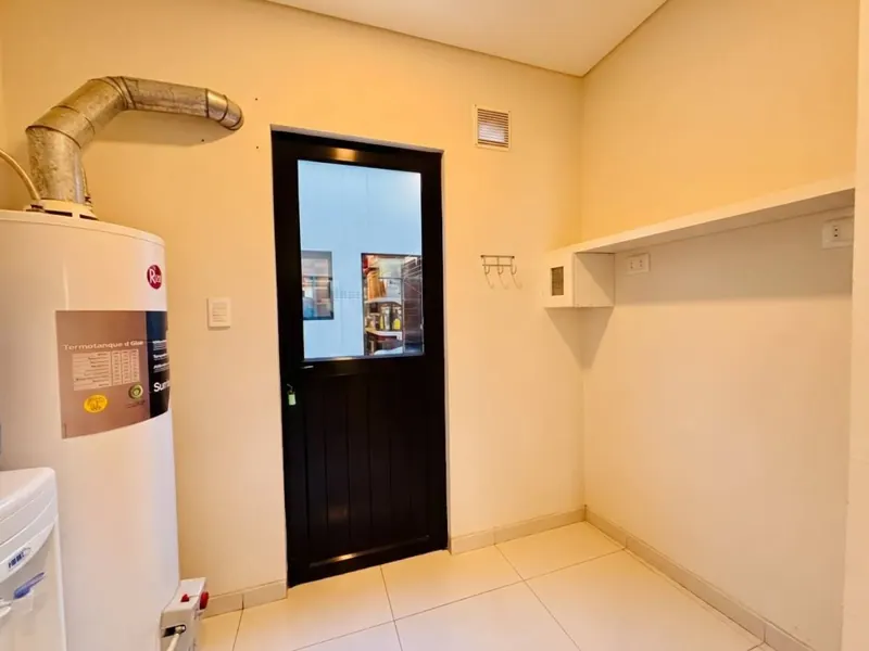 Casa de 5 dormitorios en esquina en venta en el condominio Urubó Nord: foto 12 de 27