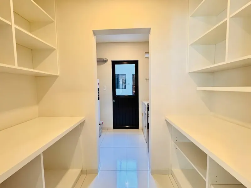 Casa de 5 dormitorios en esquina en venta en el condominio Urubó Nord: foto 14 de 27