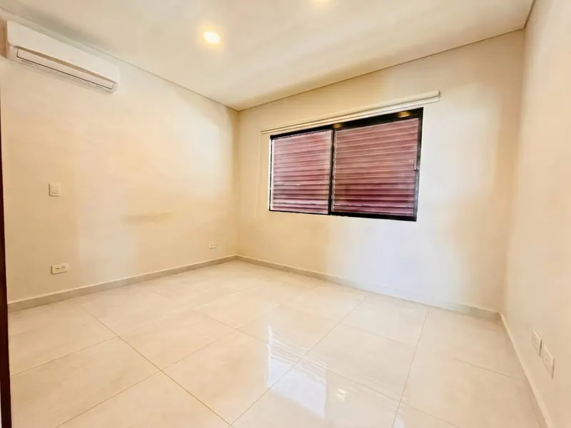 Casa de 5 dormitorios en esquina en venta en el condominio Urubó Nord: foto 18 de 27