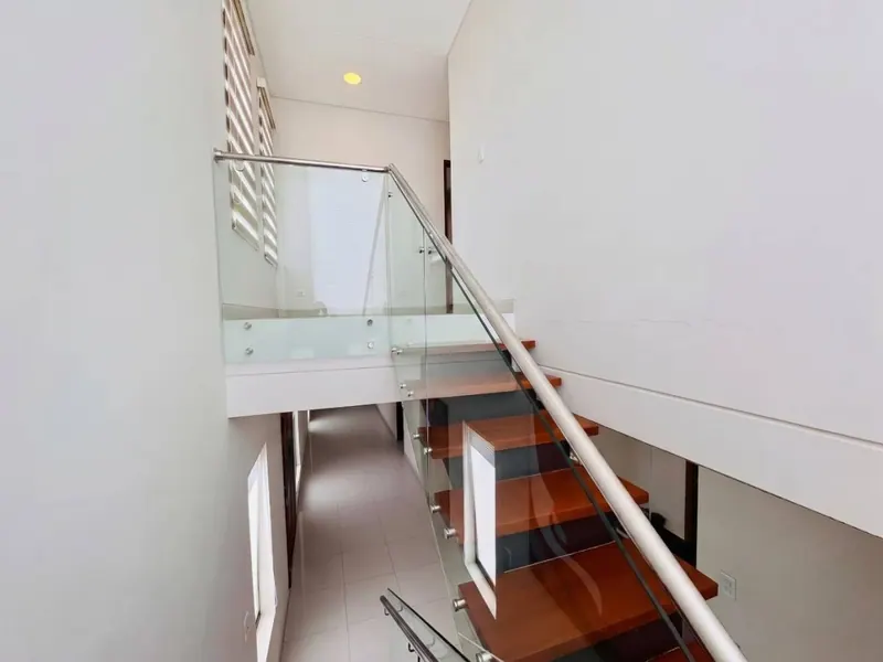 Casa de 5 dormitorios en esquina en venta en el condominio Urubó Nord: foto 20 de 27