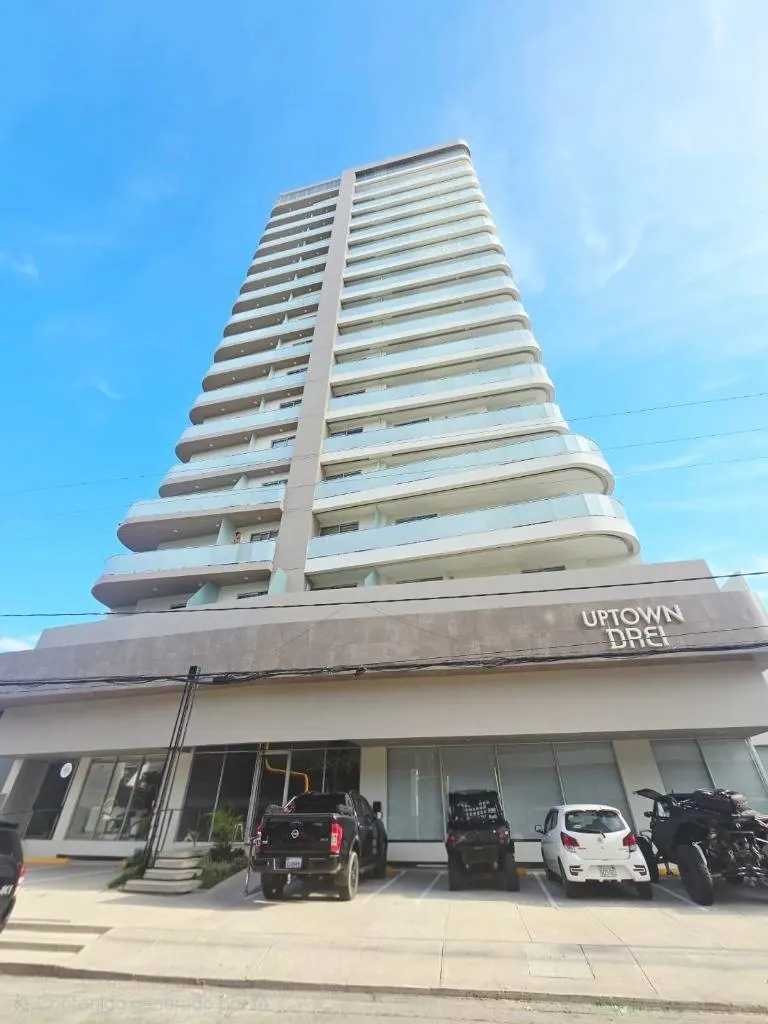 Departamento de 1 dormitorio en venta en Uptown Drei, Equipetrol: foto 1 de 24