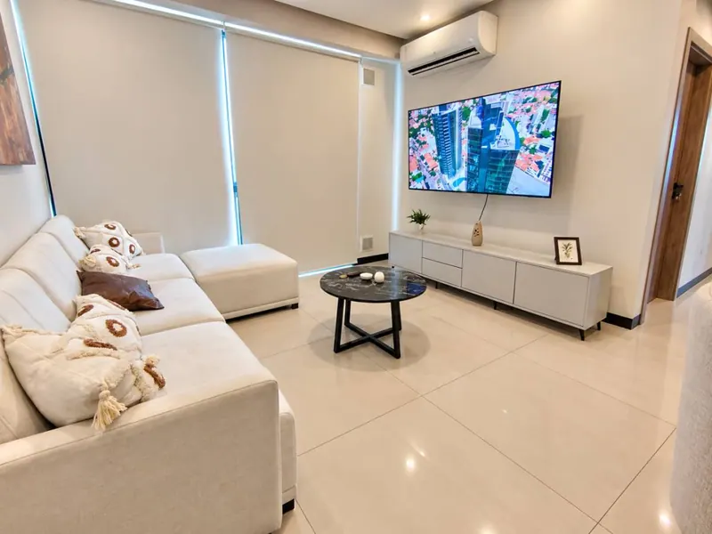 Furnished 3-bedroom apartment for rent in Sky Aqualina: foto 12 de 19
