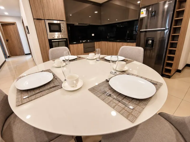 Furnished 3-bedroom apartment for rent in Sky Aqualina: foto 13 de 19