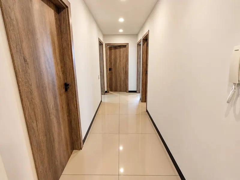 Furnished 3-bedroom apartment for rent in Sky Aqualina: foto 14 de 19