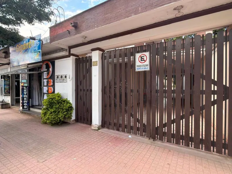 4-bedroom house for sale on Av. Landívar, downtown: foto 2 de 2