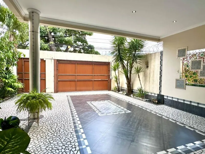 Casa de 5 dormitorios en venta cerca del parque Urbano, Zona Sur: foto 4 de 47