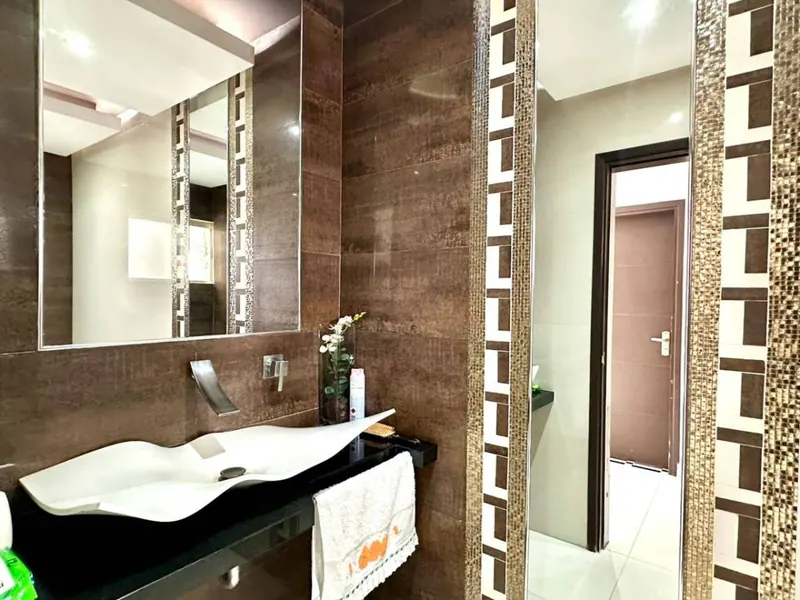 Casa de 5 dormitorios en venta cerca del parque Urbano, Zona Sur: foto 6 de 47