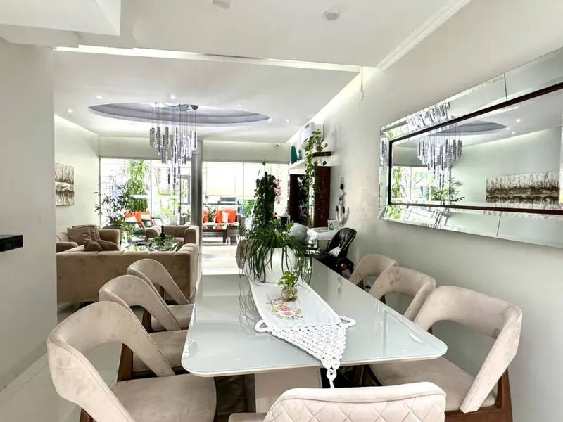 Casa de 5 dormitorios en venta cerca del parque Urbano, Zona Sur: foto 8 de 47