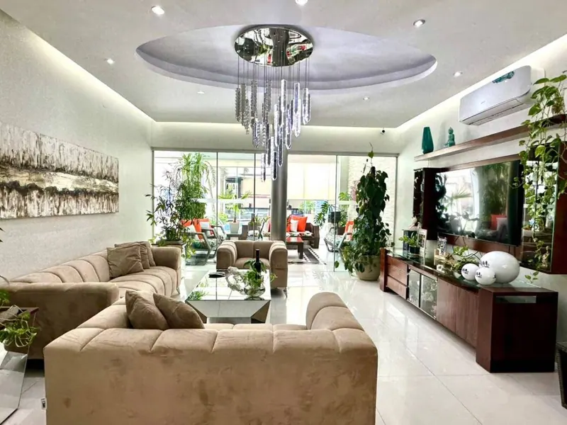 Casa de 5 dormitorios en venta cerca del parque Urbano, Zona Sur: foto 9 de 47
