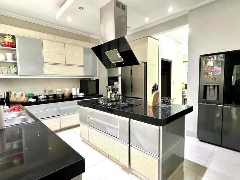 Casa de 5 dormitorios en venta cerca del parque Urbano, Zona Sur: foto 12 de 47