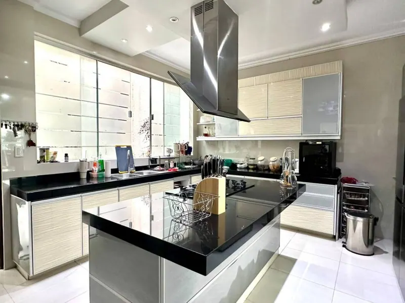 Casa de 5 dormitorios en venta cerca del parque Urbano, Zona Sur: foto 14 de 47
