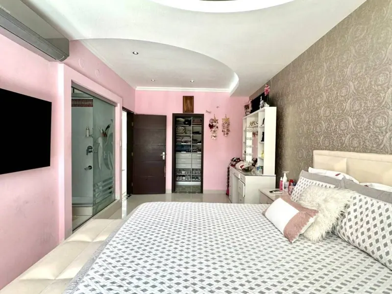 Casa de 5 dormitorios en venta cerca del parque Urbano, Zona Sur: foto 23 de 47