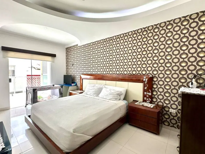 Casa de 5 dormitorios en venta cerca del parque Urbano, Zona Sur: foto 24 de 47