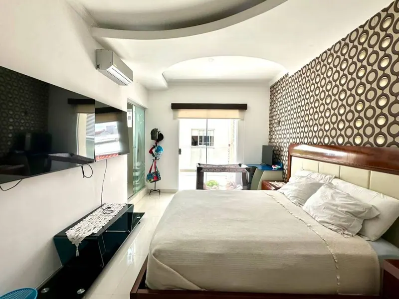 Casa de 5 dormitorios en venta cerca del parque Urbano, Zona Sur: foto 25 de 47