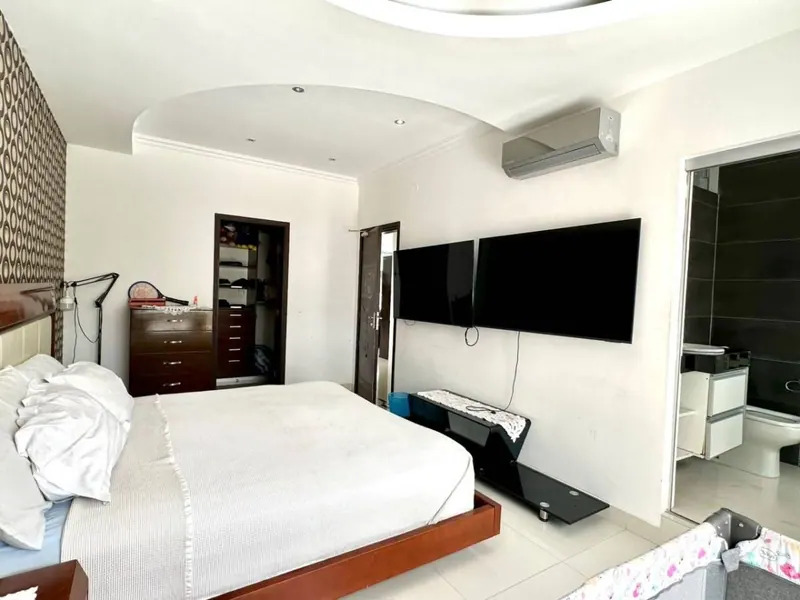 Casa de 5 dormitorios en venta cerca del parque Urbano, Zona Sur: foto 26 de 47