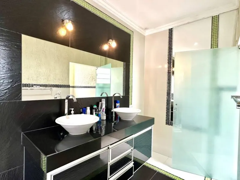 Casa de 5 dormitorios en venta cerca del parque Urbano, Zona Sur: foto 30 de 47