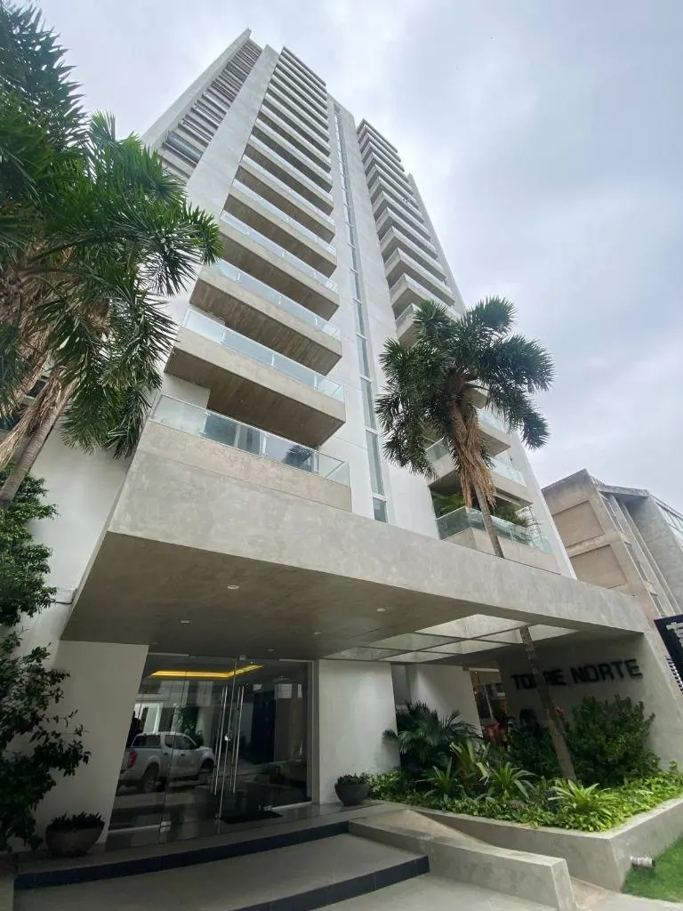 Departamento amoblado de 2 dormitorios en alquiler en Equipetrol: foto 1 de 10