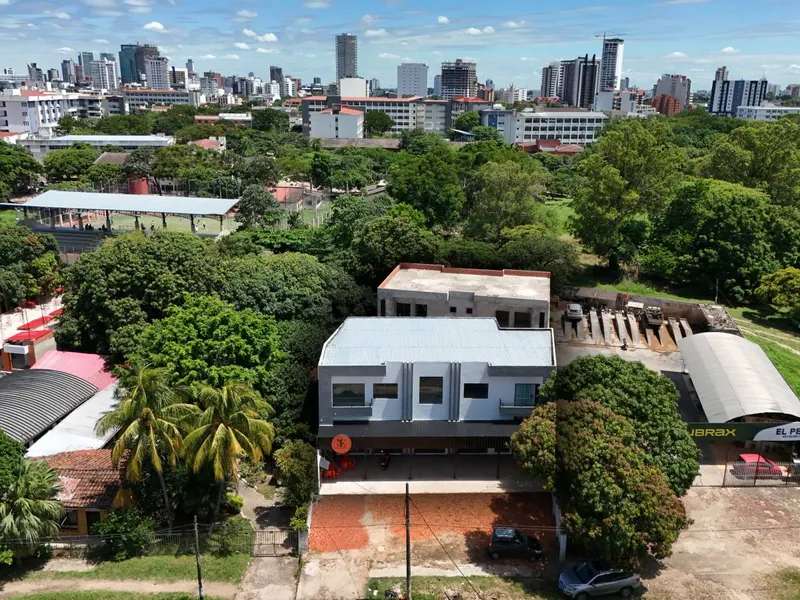 Edificio de uso mixto en venta sobre la Av. Centenario, 2° anillo: foto 1 de 8