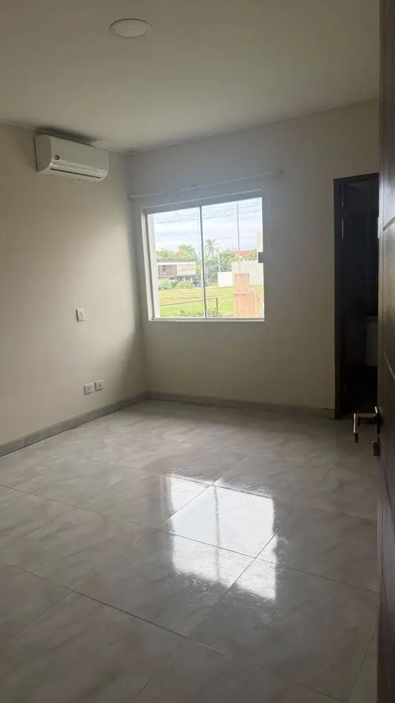 Casa de 3 dormitorios en venta en Loma del Bosque, Urubó: foto 5 de 14