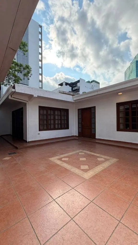 Casa de uso comercial en alquiler en Equipetrol, una planta y 280 m²: foto 3 de 25