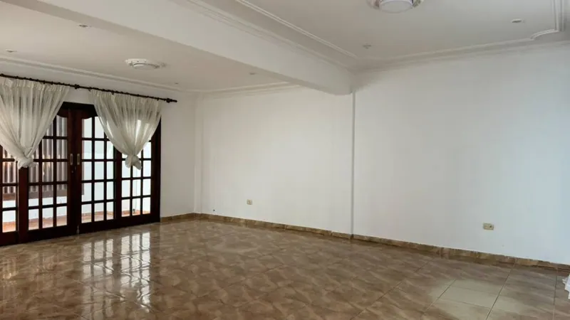 Casa de uso comercial en alquiler en Equipetrol, una planta y 280 m²: foto 6 de 25