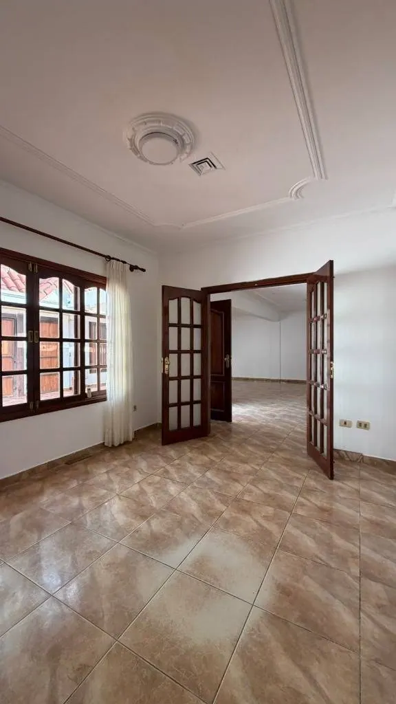 Casa de uso comercial en alquiler en Equipetrol, una planta y 280 m²: foto 9 de 25