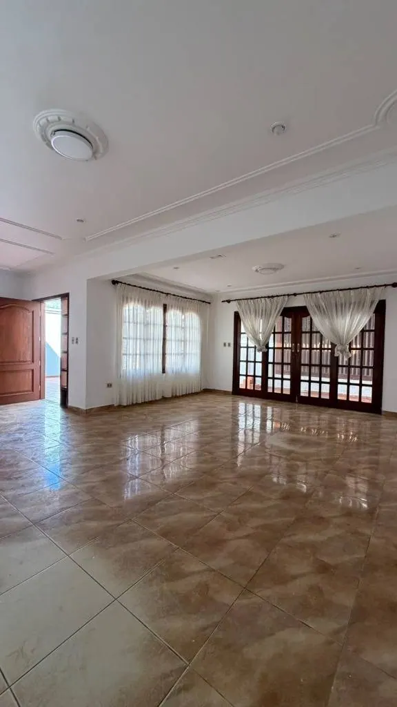 Casa de uso comercial en alquiler en Equipetrol, una planta y 280 m²: foto 10 de 25