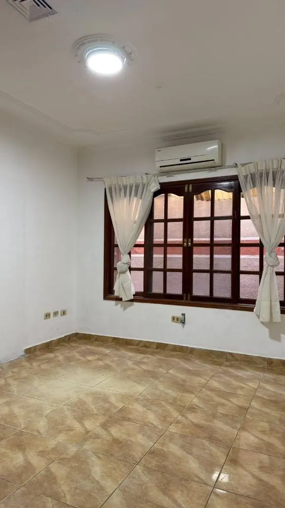 Casa de uso comercial en alquiler en Equipetrol, una planta y 280 m²: foto 18 de 25