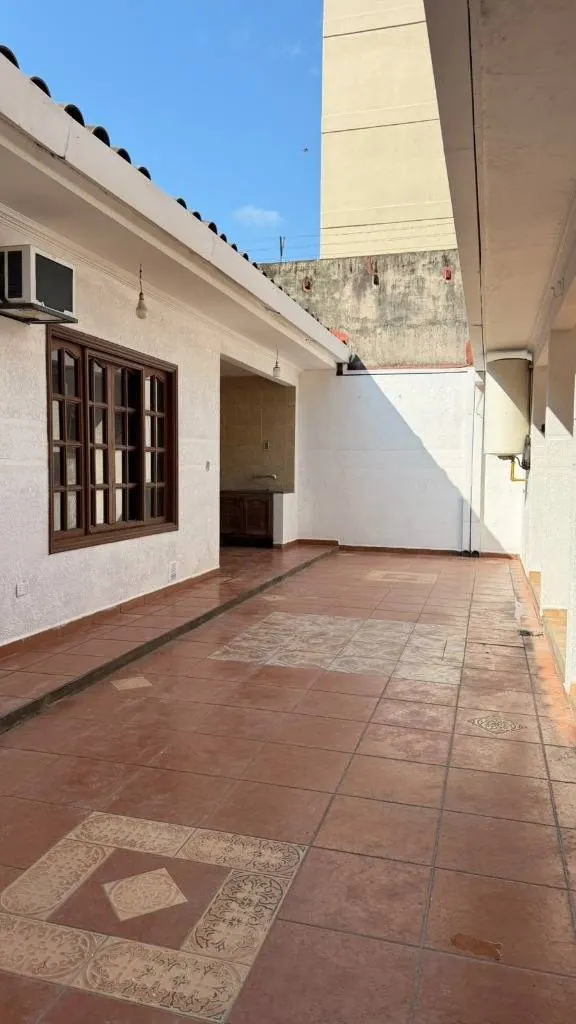 Casa de uso comercial en alquiler en Equipetrol, una planta y 280 m²: foto 19 de 25