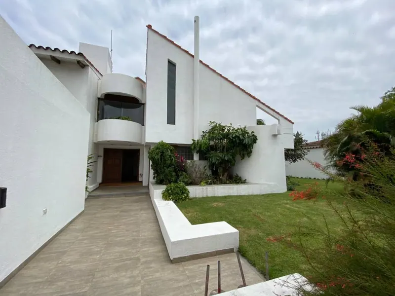 Casa de 2 plantas en venta en Urbarí, 2do anillo, 620 m²: foto 2 de 32