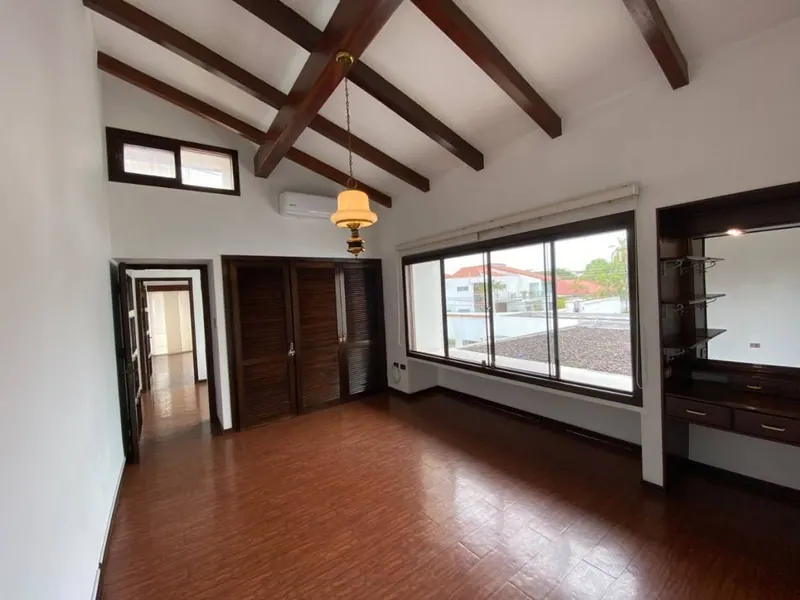 Casa de 2 plantas en venta en Urbarí, 2do anillo, 620 m²: foto 17 de 32