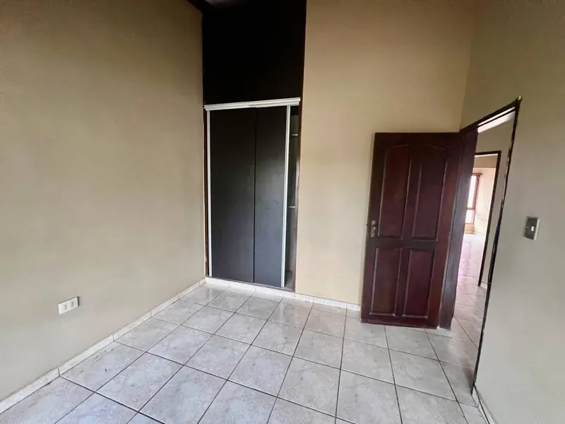 3-bedroom house for sale half a block from Av. Paraguá: foto 3 de 16