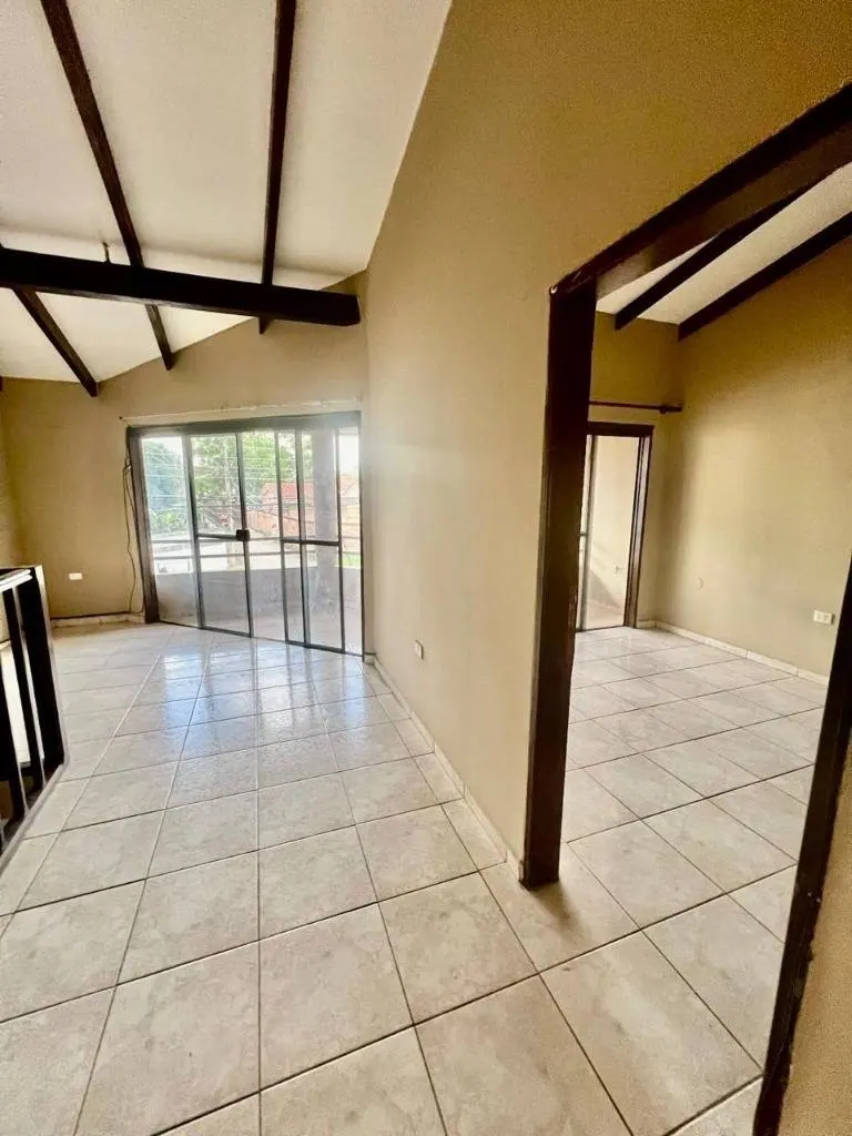 3-bedroom house for sale half a block from Av. Paraguá: foto 4 de 16