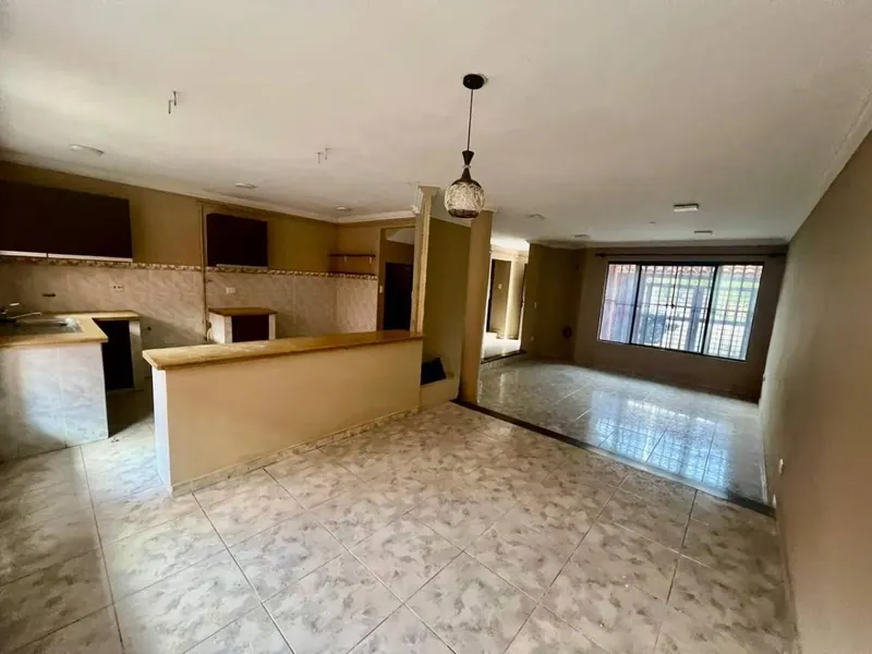 3-bedroom house for sale half a block from Av. Paraguá: foto 10 de 16