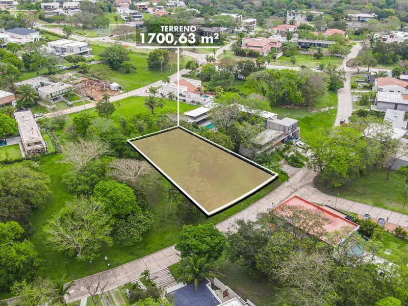 Terreno de 1.700,63 m² en venta en el condominio La Hacienda del Urubó: foto 4 de 5