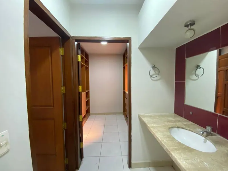 Two-story house for sale on the 7th Ring and Av. Banzer: foto 9 de 13