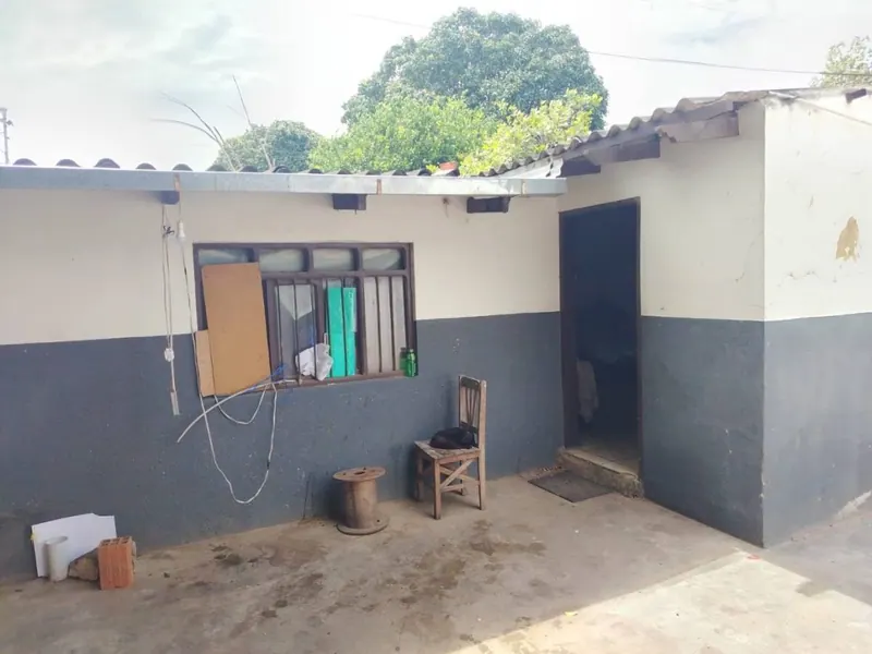 Casa de uso comercial con 4 departamentos en venta en la Zona Este: foto 3 de 8