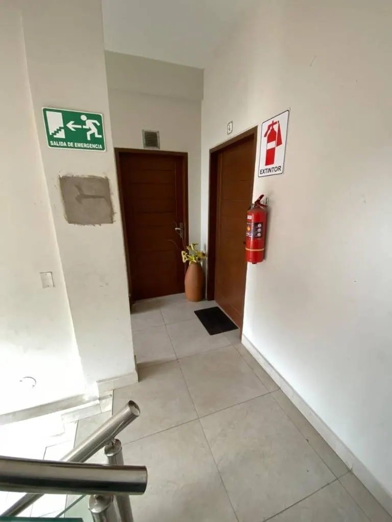 Edificio comercial en esquina en venta en la Av. Ovidio Barbery: foto 7 de 10