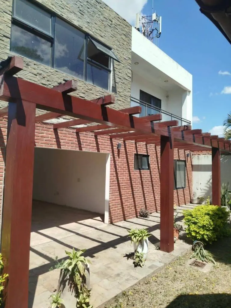 Casa con 2 departamentos independientes en venta en la Zona Este: foto 2 de 31