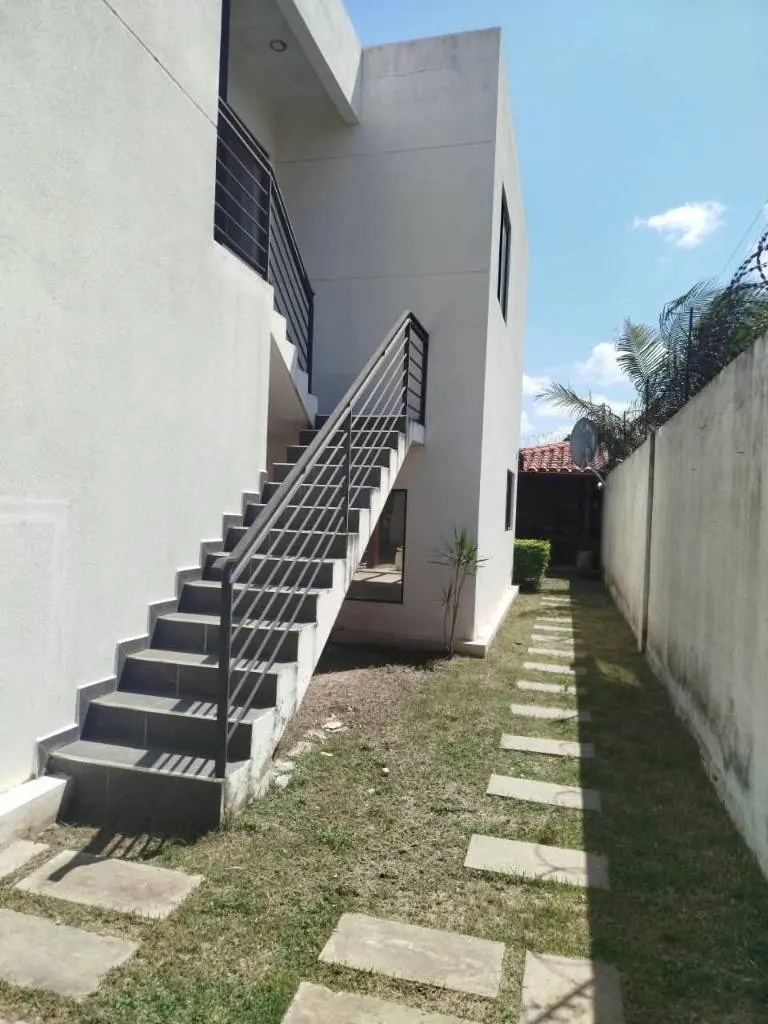 Casa con 2 departamentos independientes en venta en la Zona Este: foto 3 de 31