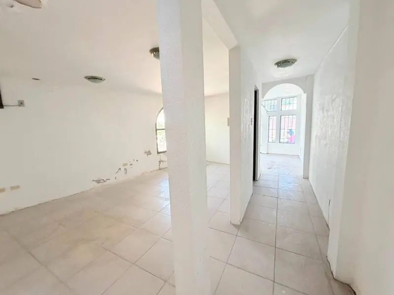 Casa de 4 dormitorios en venta en Uribarí, cerca de la Av. Piraí