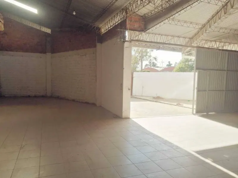 Galpón cerrado de 600 m² en alquiler en la Zona Este