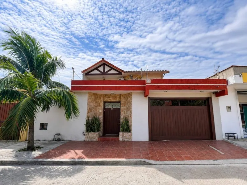 Casa de 4 dormitorios en venta en la Zona Norte, av. Paragua