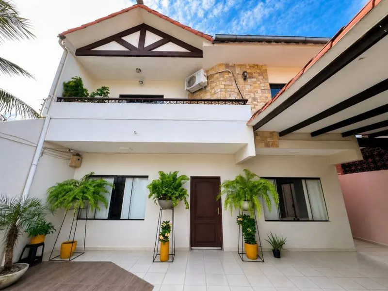 Casa de 4 dormitorios en venta en la Zona Norte, av. Paragua: foto 2 de 19