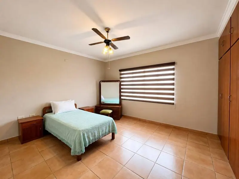 Casa de 4 dormitorios en venta en la Zona Norte, av. Paragua: foto 9 de 19