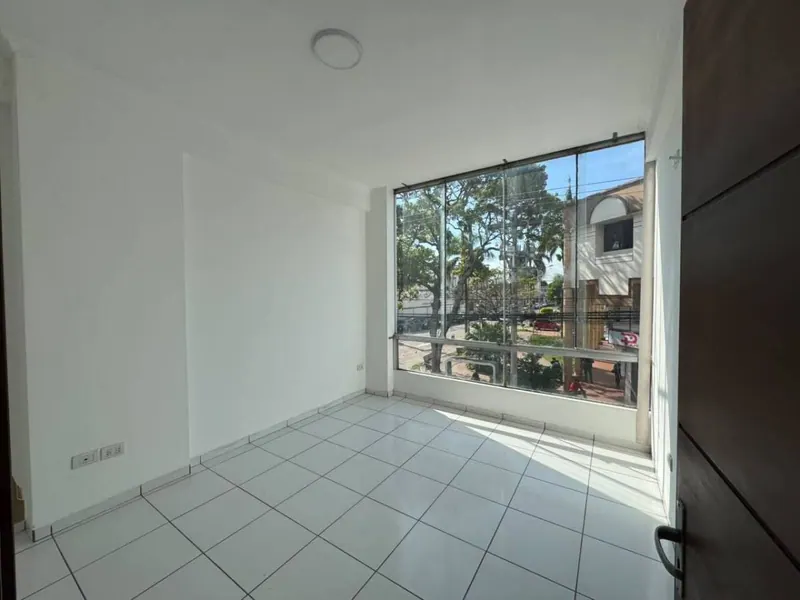 House for rent downtown, suitable for medical offices: foto 4 de 11